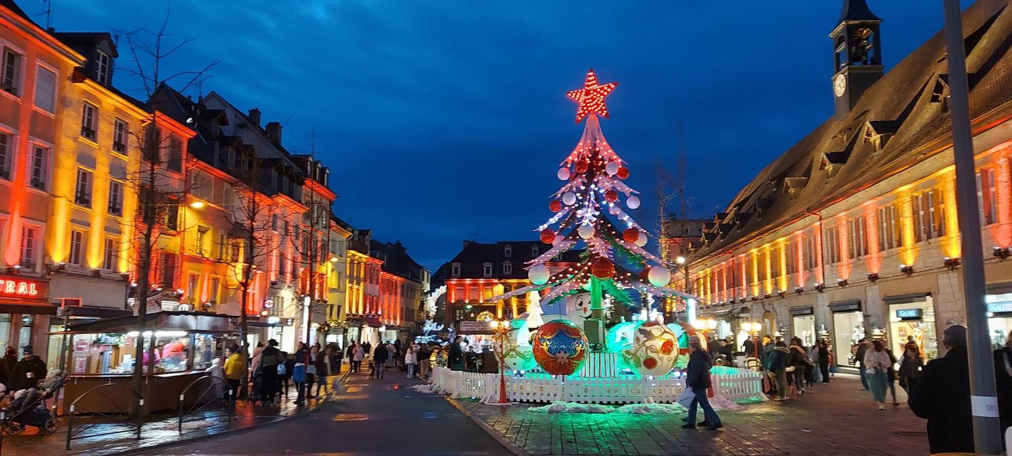 Appart' Duchatelain Lumineux, Vue Sur Chateau モンベリアル エクステリア 写真
